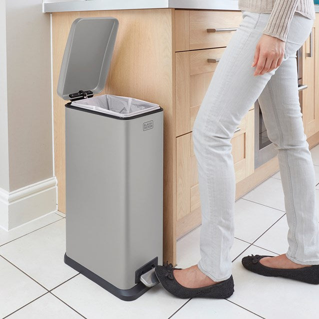 Black + Decker 20 L Bin - Grey