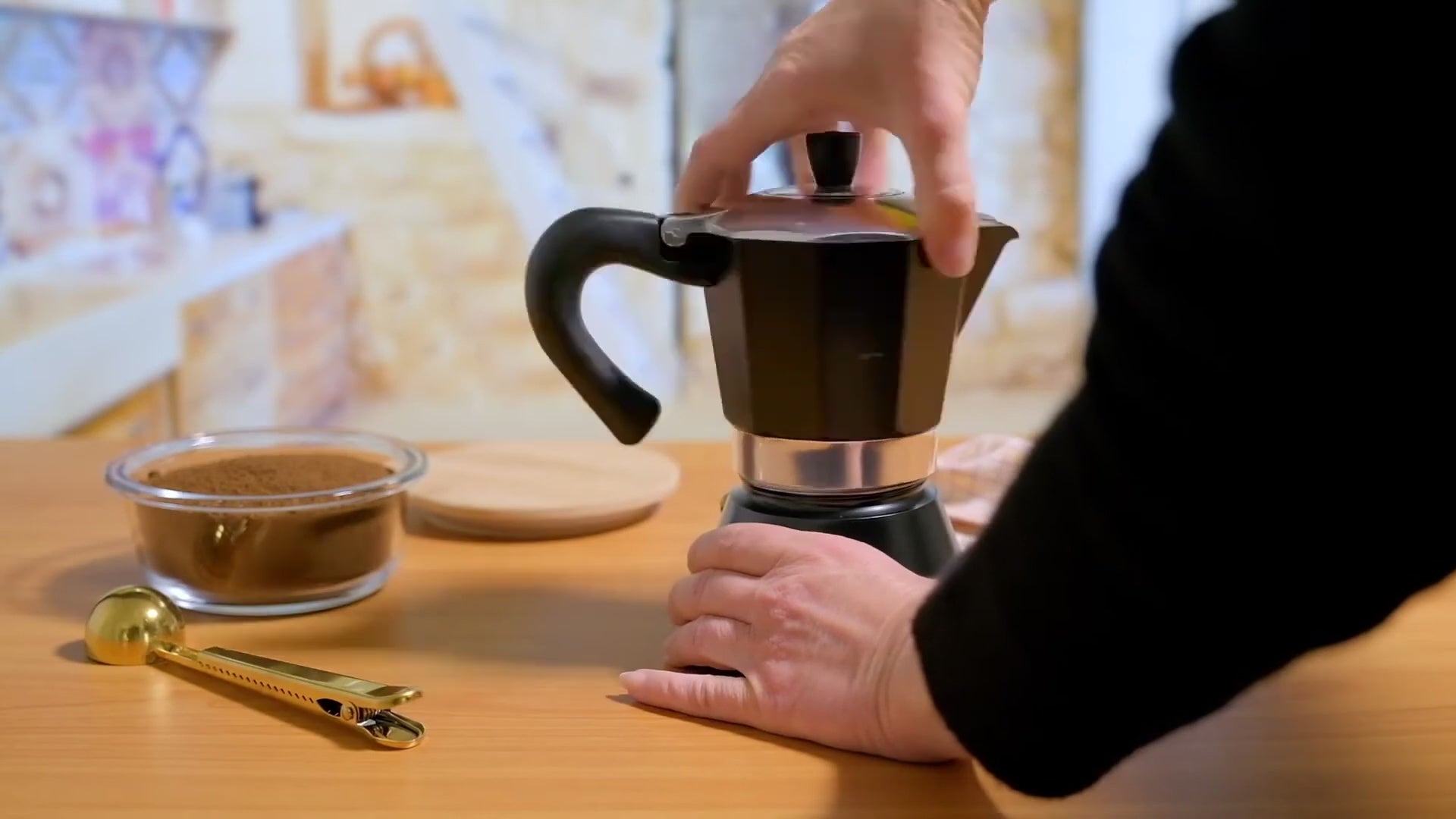 Load video: Pezzetti Mocha Coffee Pot
